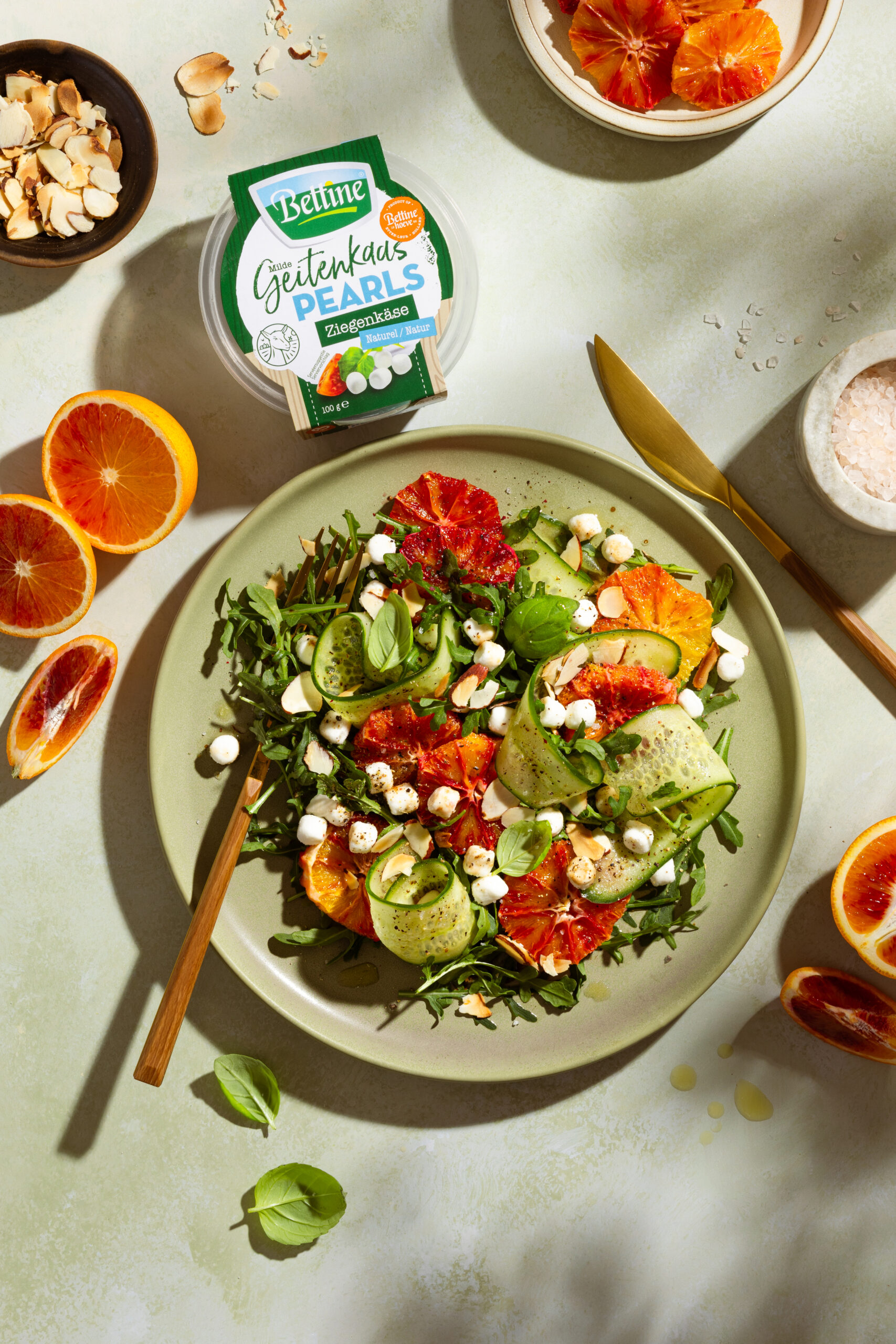 Bettine-Ziegenkäse-Rucolasalat-mit-karamellisierten-BLutorangen-Larissa-Günther-Foodfotografin