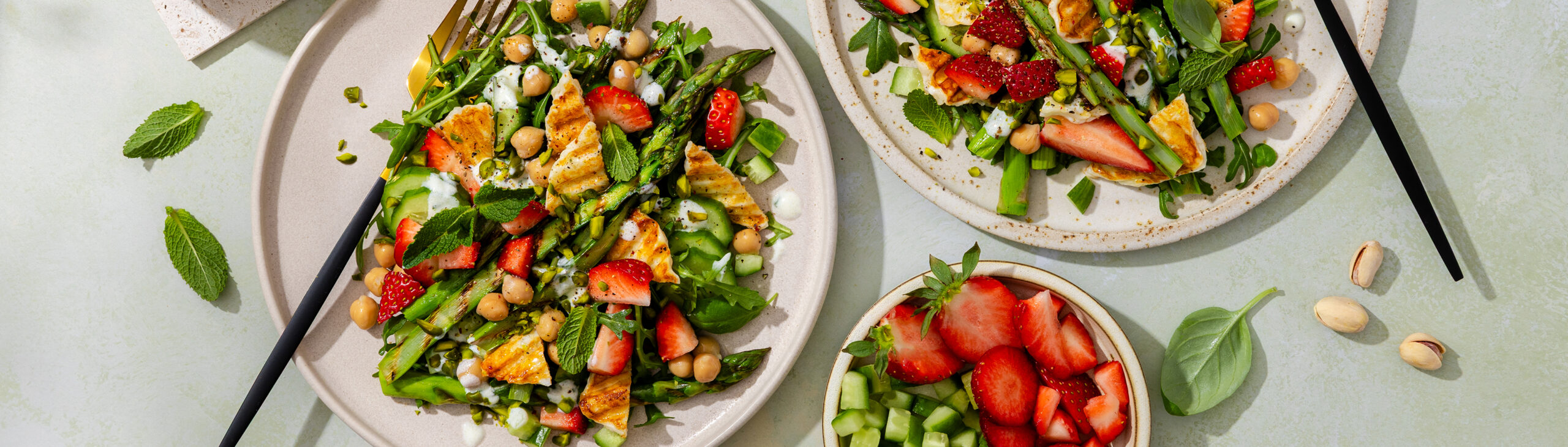 erdbeer-spargelsalat-mit-grillkäse-larissa-günther-food-photography
