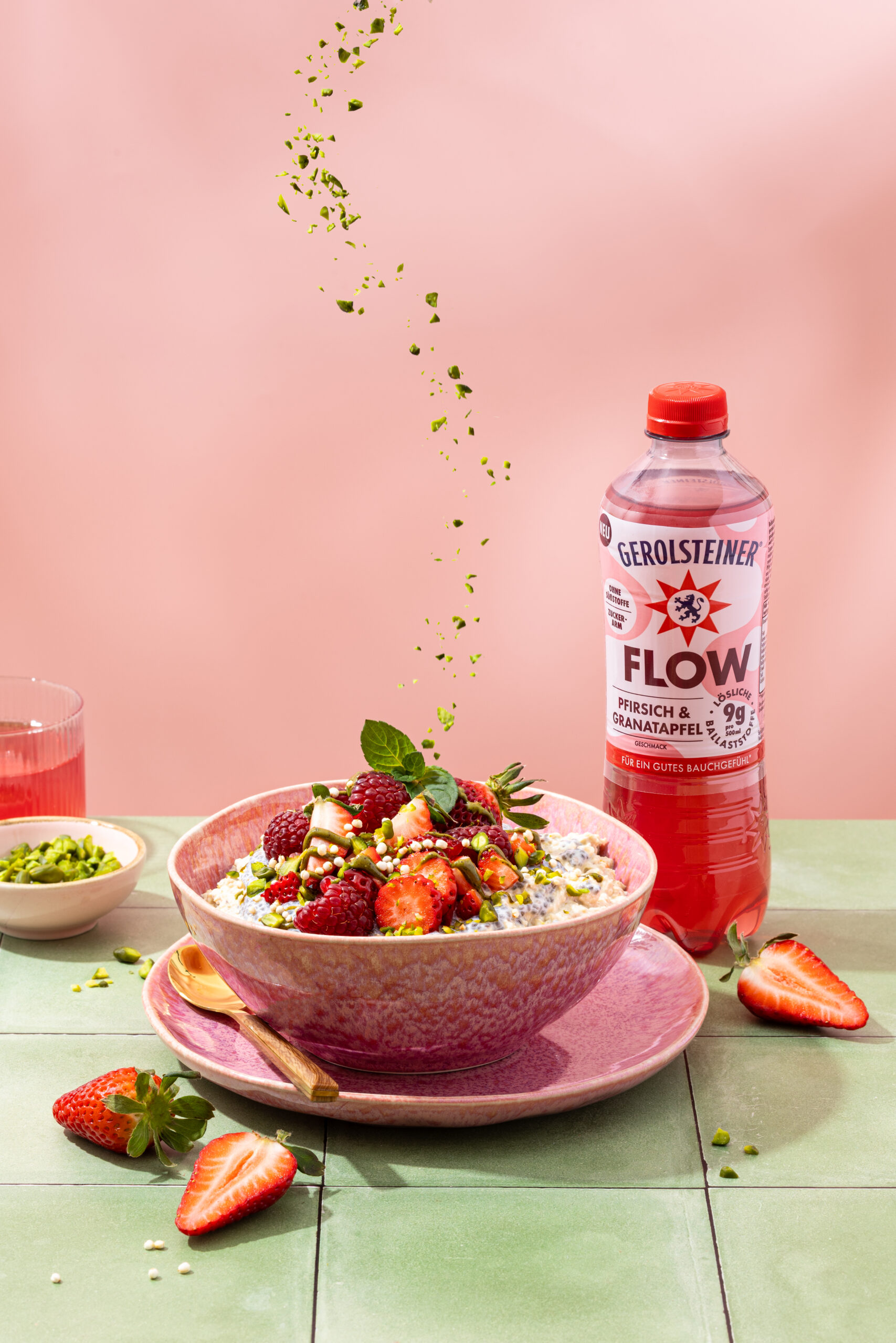 Chia-Hafer-Frühstück mit Erdbeeren-Larissa-Günther-Photography