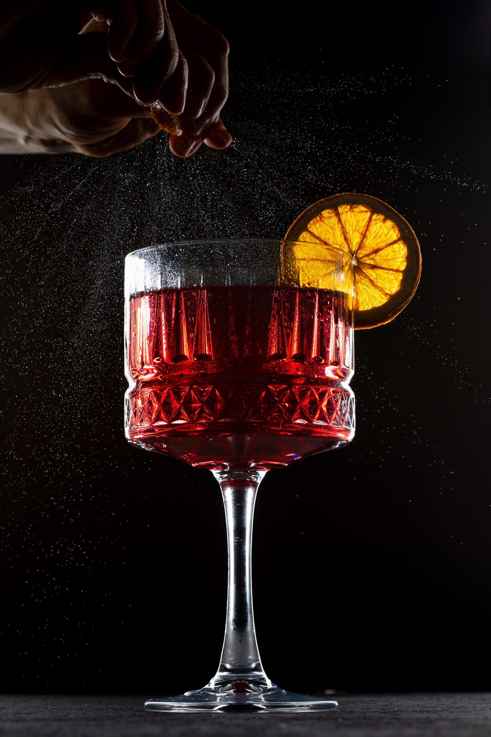Citrus-Zeste-Cocktail-Shot-Dark-and-moody-Larissa-Günther